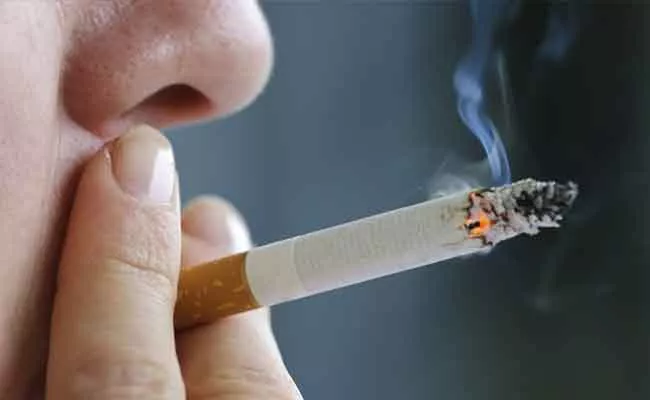 Cigarette Smoking Triggers Suicidal Tendency Says American Researchers - Sakshi