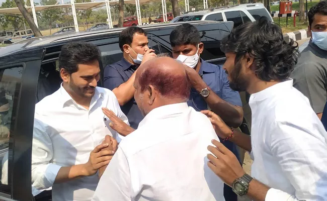 Military Naidu Was Cordially Greeted By CM YS Jagan - Sakshi