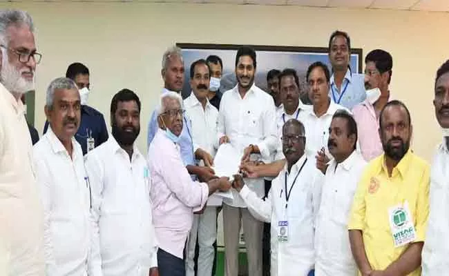 CM YS Jagan Meets Vizag Steel Plant JAC Leaders In Visakhapatnam - Sakshi