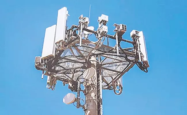 Telcos deposit 13,475 cr for Spectrum Auction - Sakshi