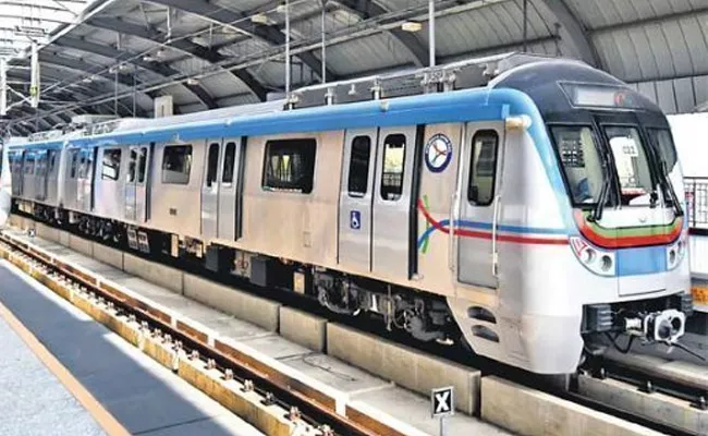 Apollo Hospitals Use Metro Rail For Heart Surgery Transplantation In Hyderabad - Sakshi