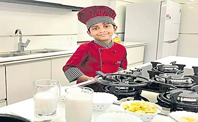 9Years Old Hayaan Abdulla Cooks 150 Vareities Of Dishes In One Hour - Sakshi