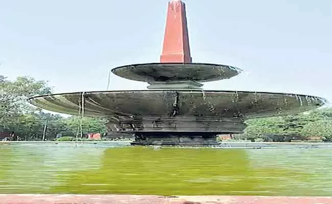 Telangana: 2 Huge Fountains In Front Of New Secretariat - Sakshi