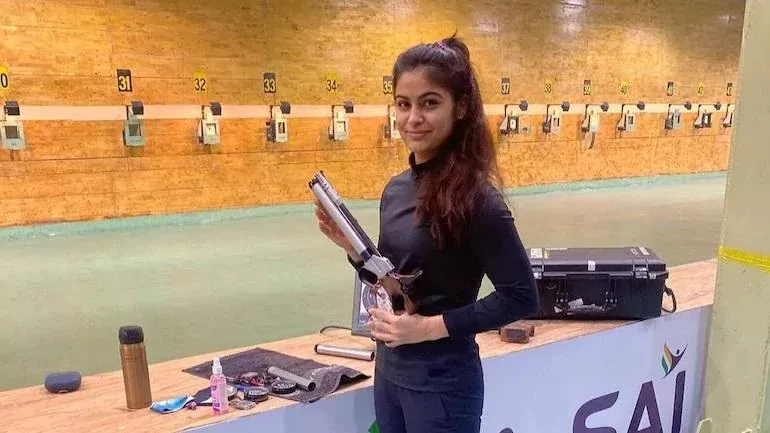 Shooter Manu Bhaker Shared Her Ordeal on Twitter At Delhi IGI Air Port - Sakshi