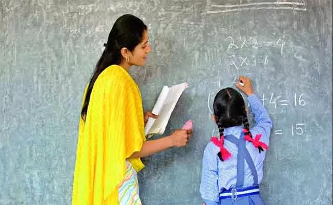 10,673 Teacher Posts Are Vacant In Telangana - Sakshi