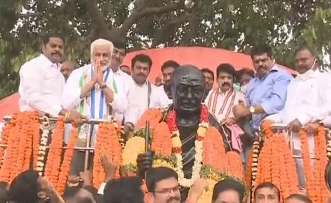 MP Vijayasai Reddy Padayatra In Against Privatisation Of Vizag Steel Plant - Sakshi