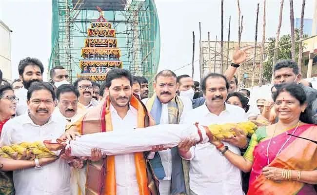 CM Jagan Inaugurates New Chariot Of Antarvedi Temple - Sakshi