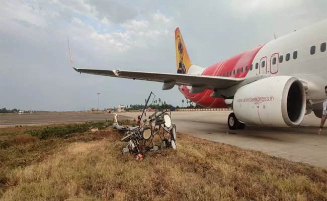 Air India Express Flight Hits Electric Pole At Vijayawada Airport - Sakshi