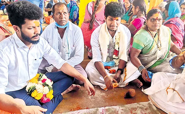 Mukku Avinash Visits Komuravelli Mallikarjuna Temple - Sakshi