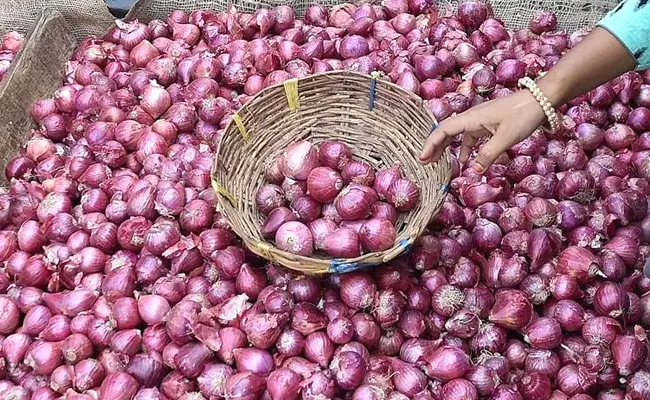 Onion Prices Reach More Than Double in Few Weeks - Sakshi