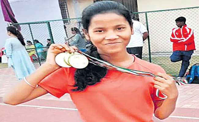 Munita Prajapati new national record in U-20 womens 10000m Race Walk - Sakshi