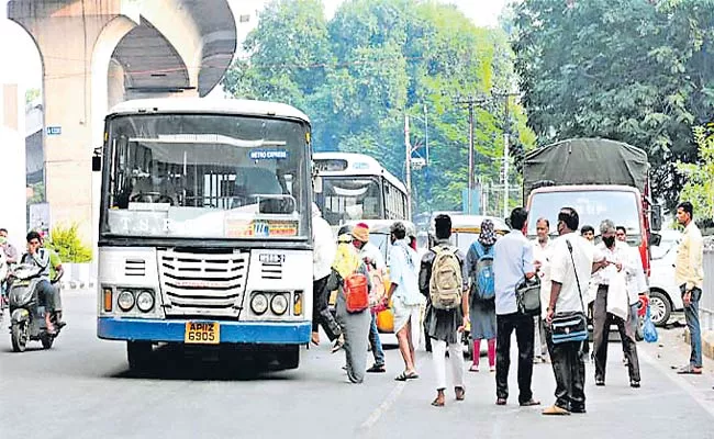 Hyderabad: Rising Diesel Prices Are Bringing Some Benefits To RTC - Sakshi