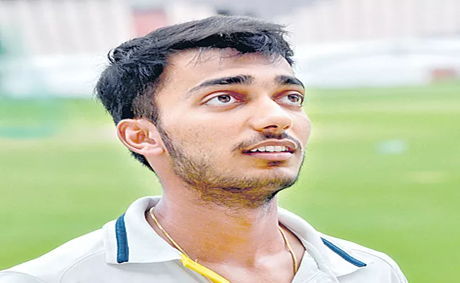 Tanmay Agarwal,Tilak Varma again hand Hyderabad 2nd win on trot - Sakshi