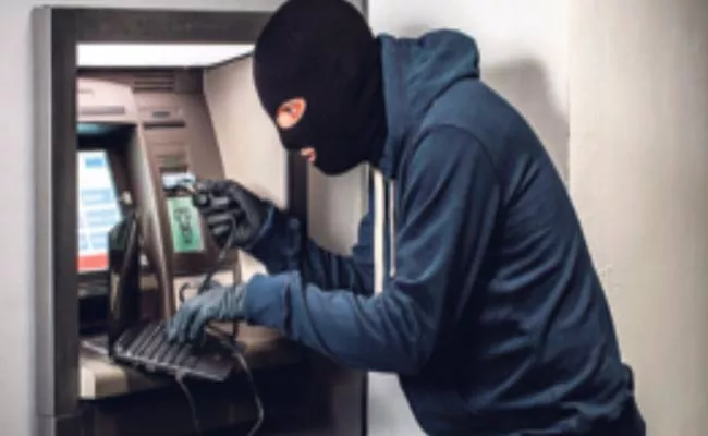 Spain Cyber Gang Looting ATM Machine In Bengaluru - Sakshi