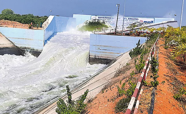 Kaleshwaram Project: 100 TMC Lifted From Medigadda to Mid Manair - Sakshi