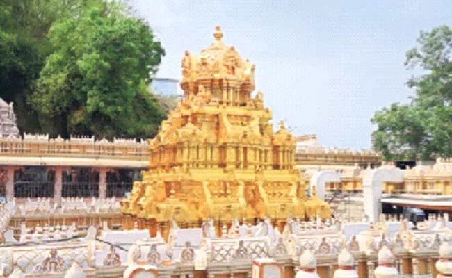 Irregularities Of Vijayawada Durga Temple Authorities - Sakshi