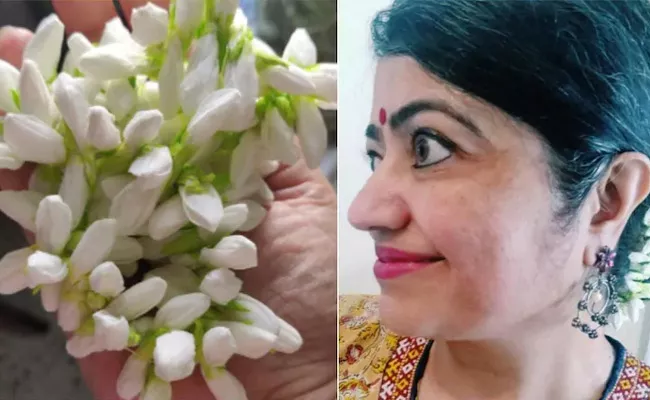 Viral: Mother Makes Jasmine Gajra With Tissue Paper For Daughter - Sakshi