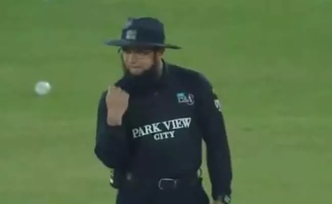 Aleem Dar Hilariously Mocks Karachi Kings Players After Losing Review - Sakshi