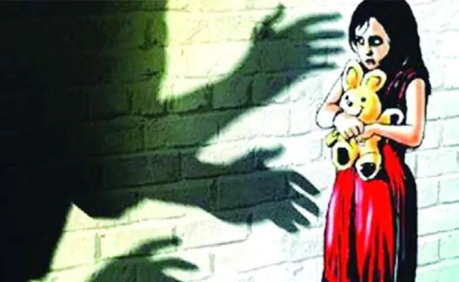 Old Man Molestation On Five Year Old Girl Karnataka - Sakshi