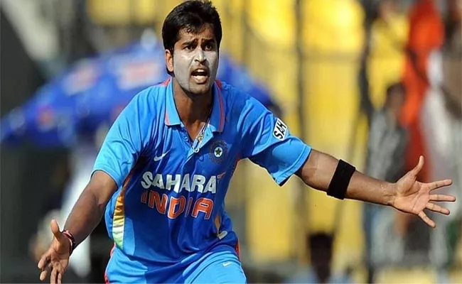 Indian Pacer Vinay Kumar Announces Retirement From All Forms Of Cricket - Sakshi