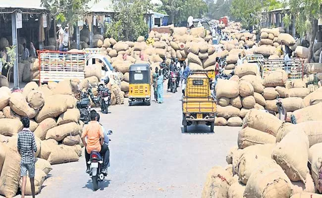 Heavy New Cargo To Guntur Mirchi Yard - Sakshi