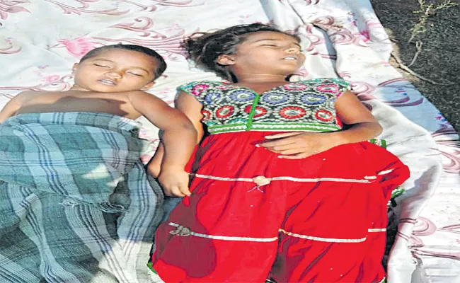 Two Children Dead Accidentally By Drowned Into River at mahabubnagar - Sakshi