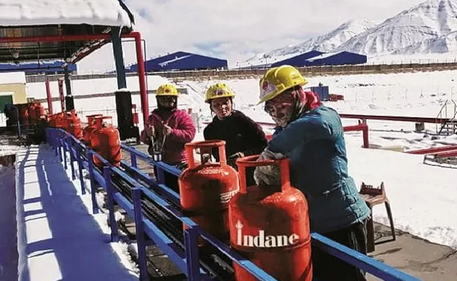 Ladakh All Women Crew LPG Plant Special Story - Sakshi