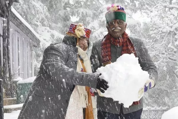 Governor Dattatreya Enjoys with Ice plates in Shimla - Sakshi