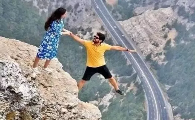 Viral Picture: Couple Poses On Cliffs Edge, Netizens Baffled - Sakshi