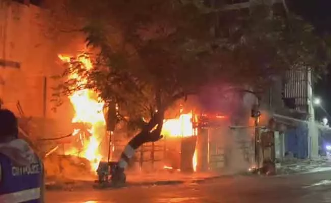 Fire Accident In Koti Hyderabad - Sakshi