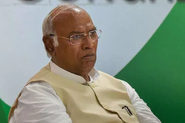 Mallikarjun Kharge received terror call from unknown Person - Sakshi