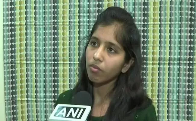 Arvind Kejriwals Daughter Allegedly Cheated While Selling Sofa - Sakshi