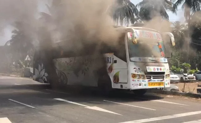 Visakhapatnam Payakaraopeta Fire Spread In Running Bus - Sakshi