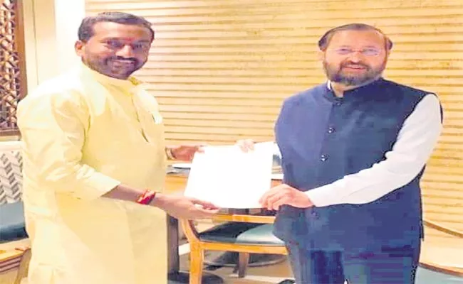 Dubbaka MLA Meets Central Minister Prakash Javadekar - Sakshi