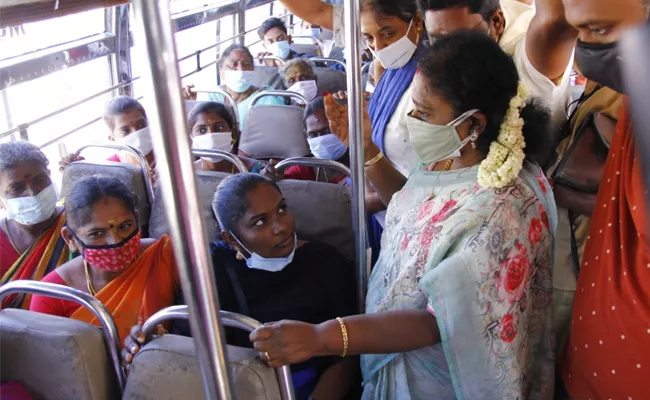 Lt Governor Tamilisai Soundararajan Travelled In Bus With Locals - Sakshi