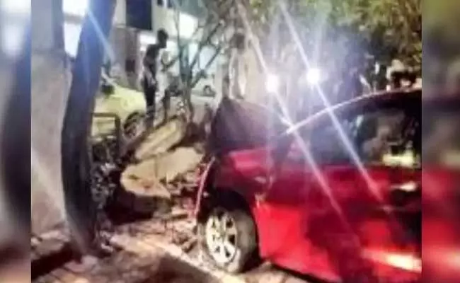 Drunk And Drive Car On Footpath And Assassinate Pune Financial Firm Vice President - Sakshi