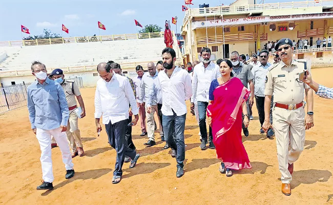 CM YS Jagan for Maha Shivratri celebrations in Gudivada - Sakshi