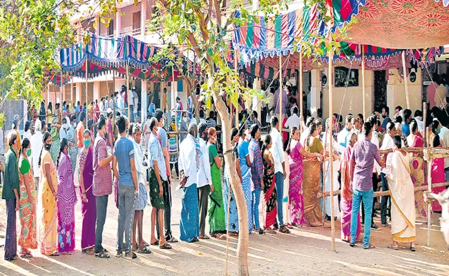 Heavy polling registration in AP municipal elections - Sakshi