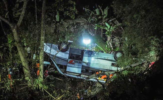 Bus Plunges Into A Ravine In Indonesia - Sakshi