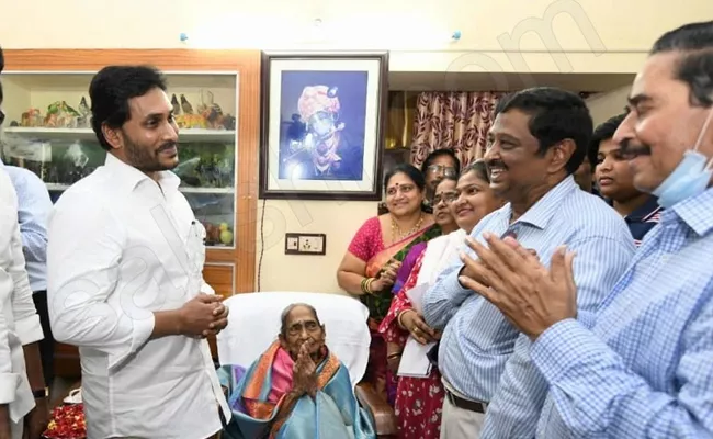 Pingali Venkayya Grandson Happy About CM Jagan Visit Their family - Sakshi