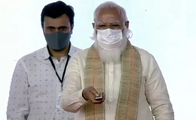 PM Modi Launches Azadi Ka Amrit Mahotsav From Sabarmati Ashram - Sakshi