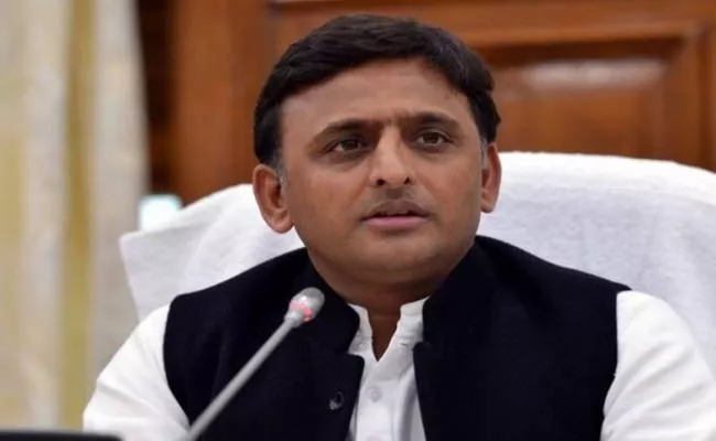 FIR Registered On Akhilesh Yadav Assaulting Journalists - Sakshi