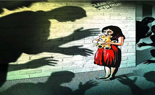 Four Year Old Girl Killed In Molestation And Father Sucide - Sakshi