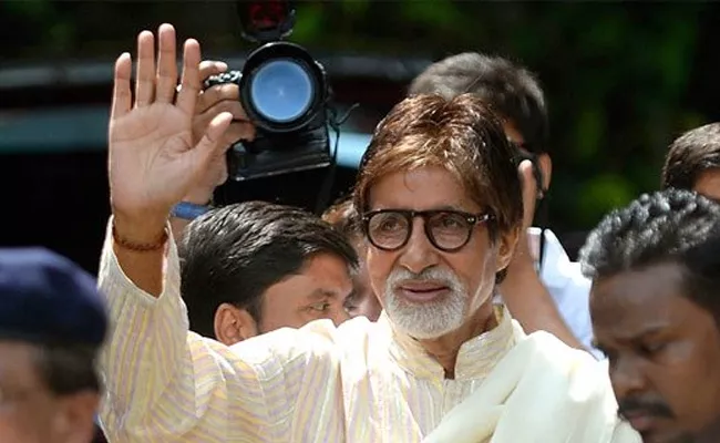 Amitabh Bachchan Successfully Undergoes Second Eye Surgery - Sakshi