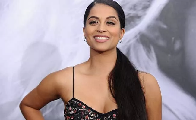 Lilly Singh Wears I stand With Farmers Mask At Grammys Red Carpet - Sakshi