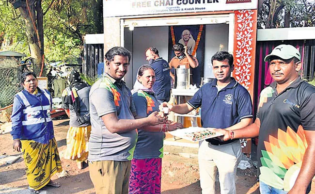 Free Chai, Biscuit Cafe In Banjara Hills - Sakshi