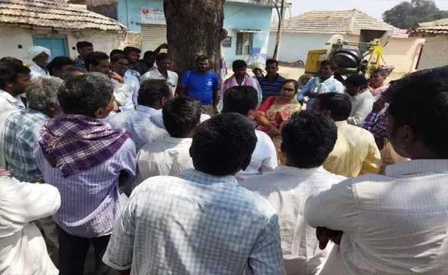 Village Administration Deportation A Family In Nizamabad - Sakshi