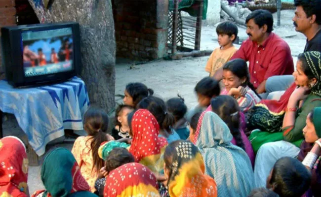 TV Viewership in India Grew by 9 Percent in 2020 on Corona Pandemic: BARC - Sakshi