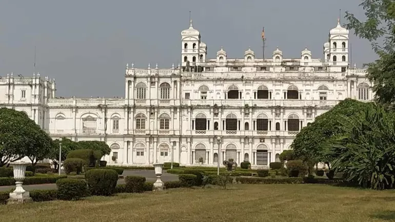 Thieves Break into BJP MP Jyotiraditya Scindia Palace in Gwalior - Sakshi