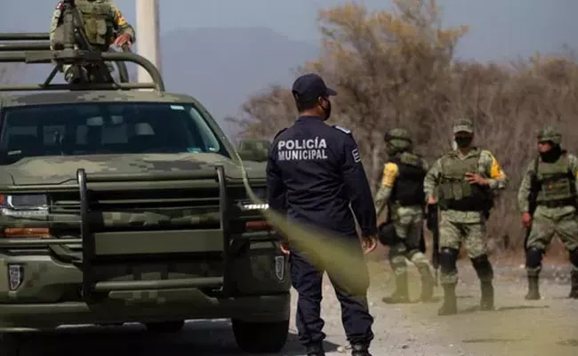 13 Dead In Ambush On Mexico Police Convoy - Sakshi